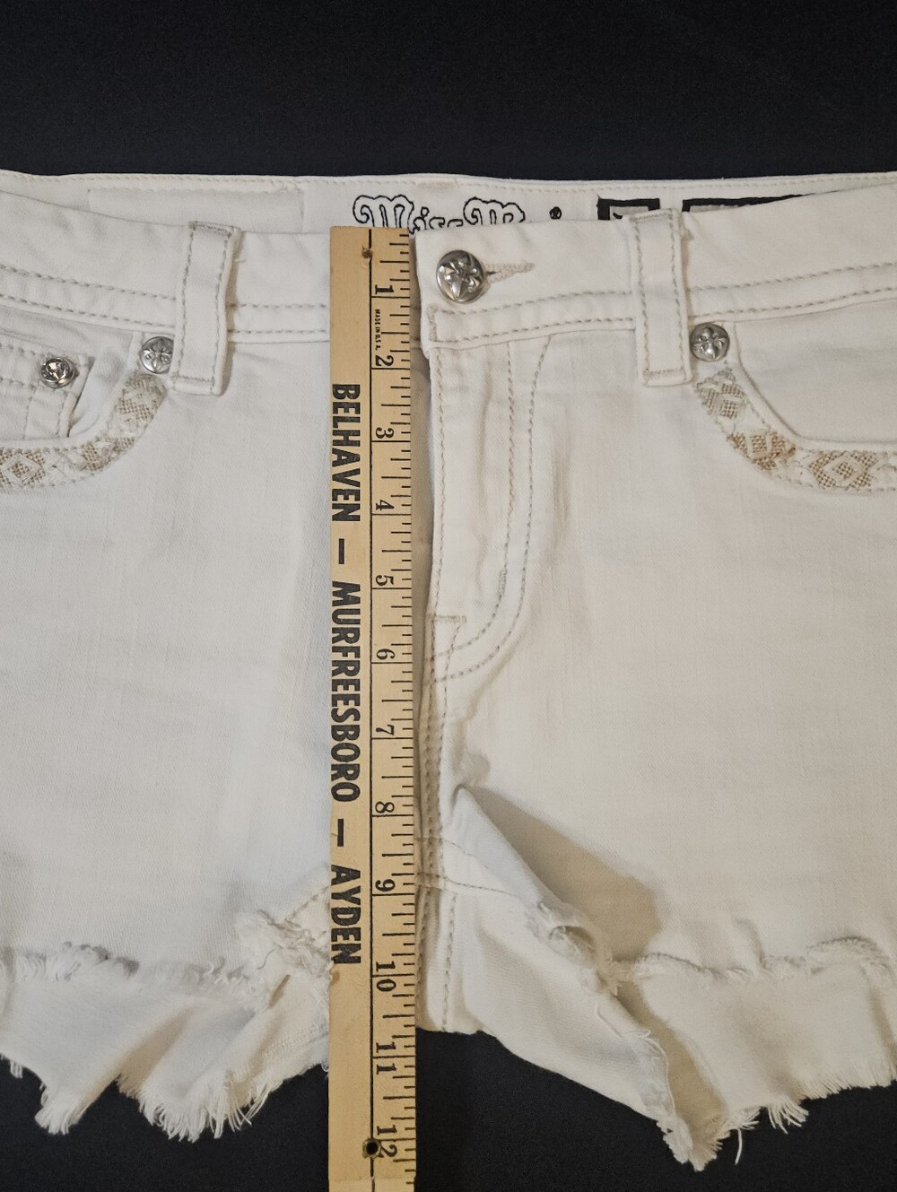 MISS ME Embellished Distressed Mid-Rise Easy Raw Hem Shorts Size 30 - Picture 11 of 12